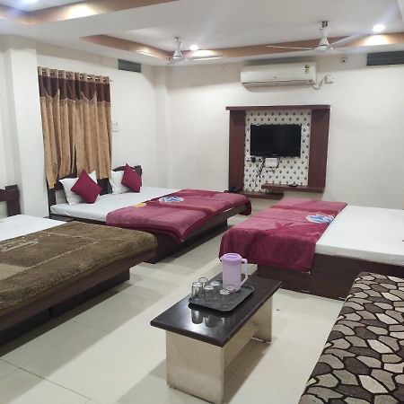 اوجاين Hotel Vrandavan Palace Near Mahakal Temple المظهر الخارجي الصورة