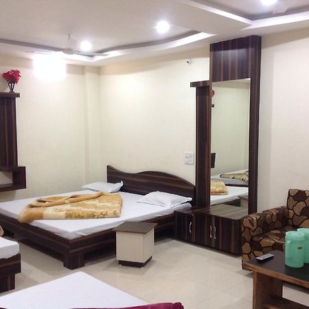 اوجاين Hotel Vrandavan Palace Near Mahakal Temple المظهر الخارجي الصورة