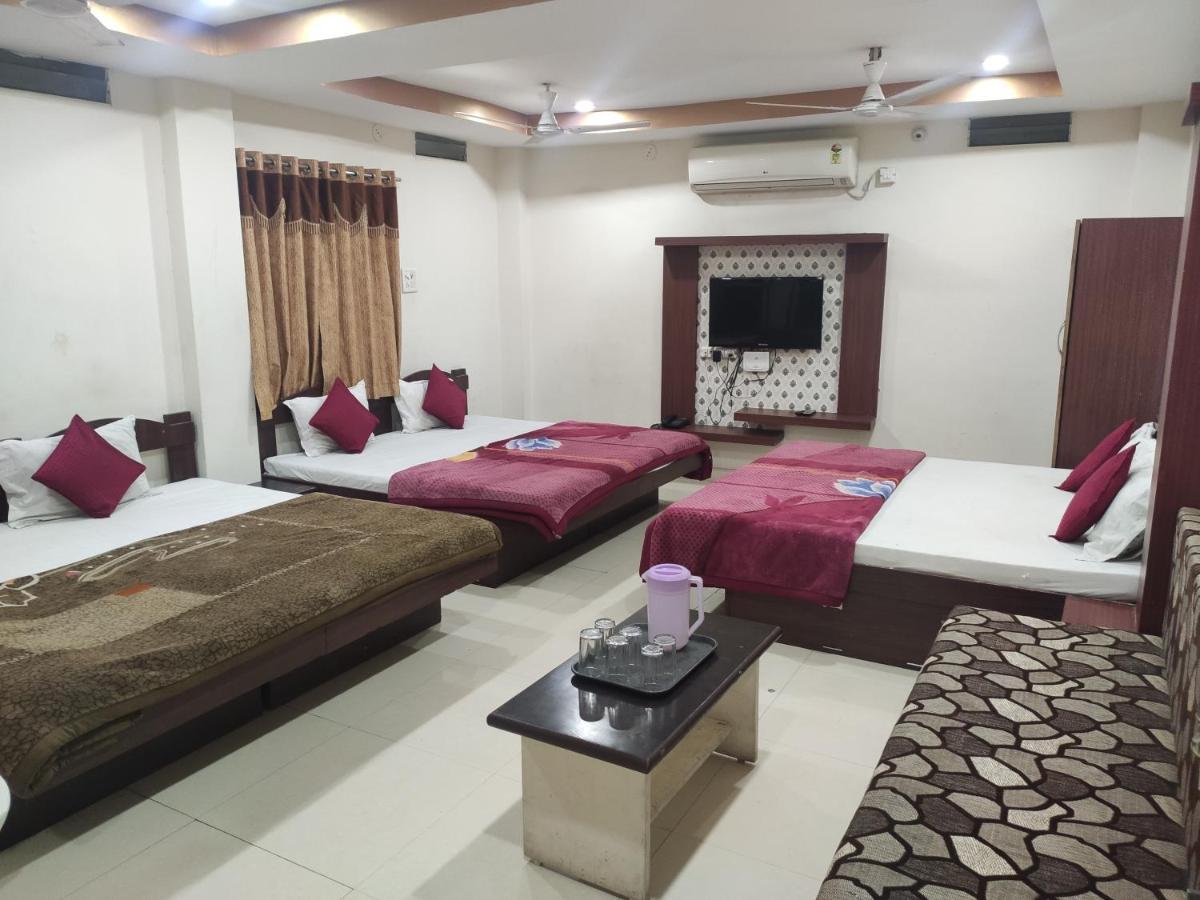 اوجاين Hotel Vrandavan Palace Near Mahakal Temple المظهر الخارجي الصورة