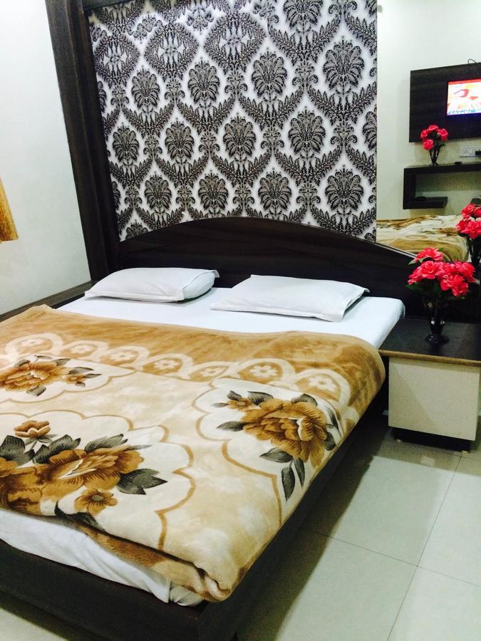 اوجاين Hotel Vrandavan Palace Near Mahakal Temple المظهر الخارجي الصورة