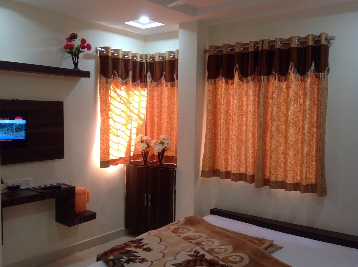 اوجاين Hotel Vrandavan Palace Near Mahakal Temple المظهر الخارجي الصورة