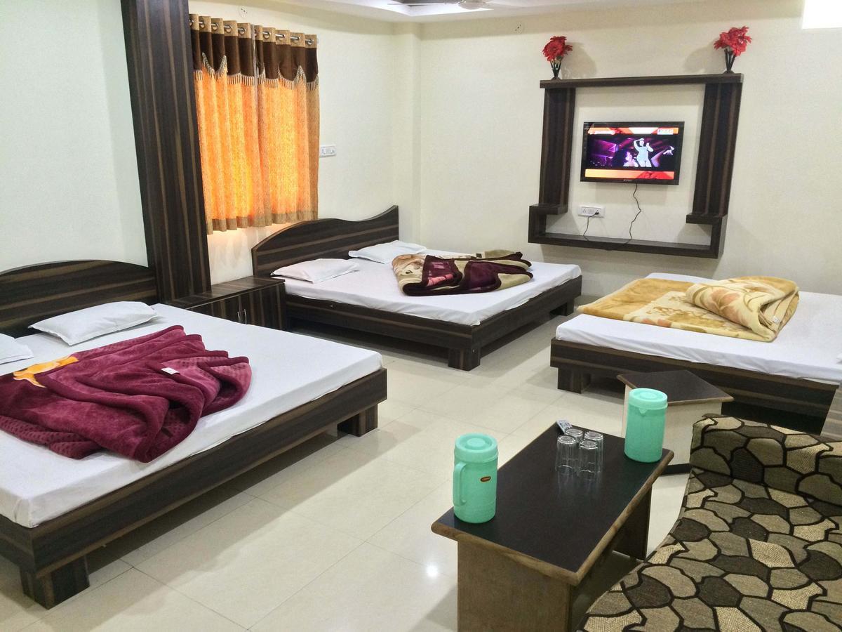 اوجاين Hotel Vrandavan Palace Near Mahakal Temple المظهر الخارجي الصورة