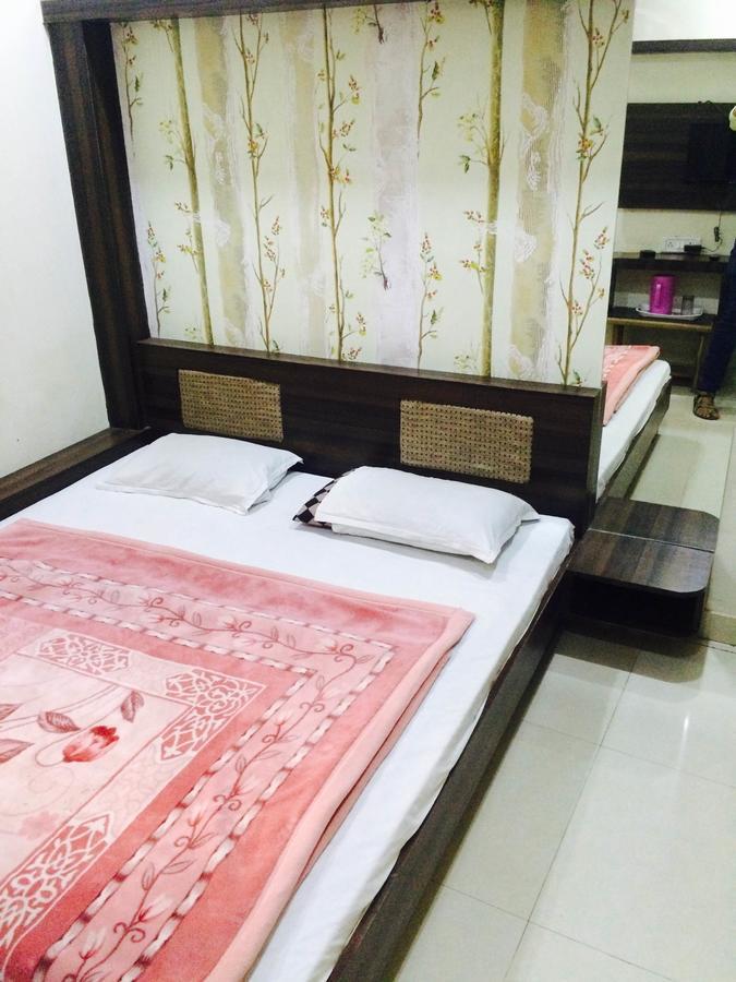 اوجاين Hotel Vrandavan Palace Near Mahakal Temple المظهر الخارجي الصورة