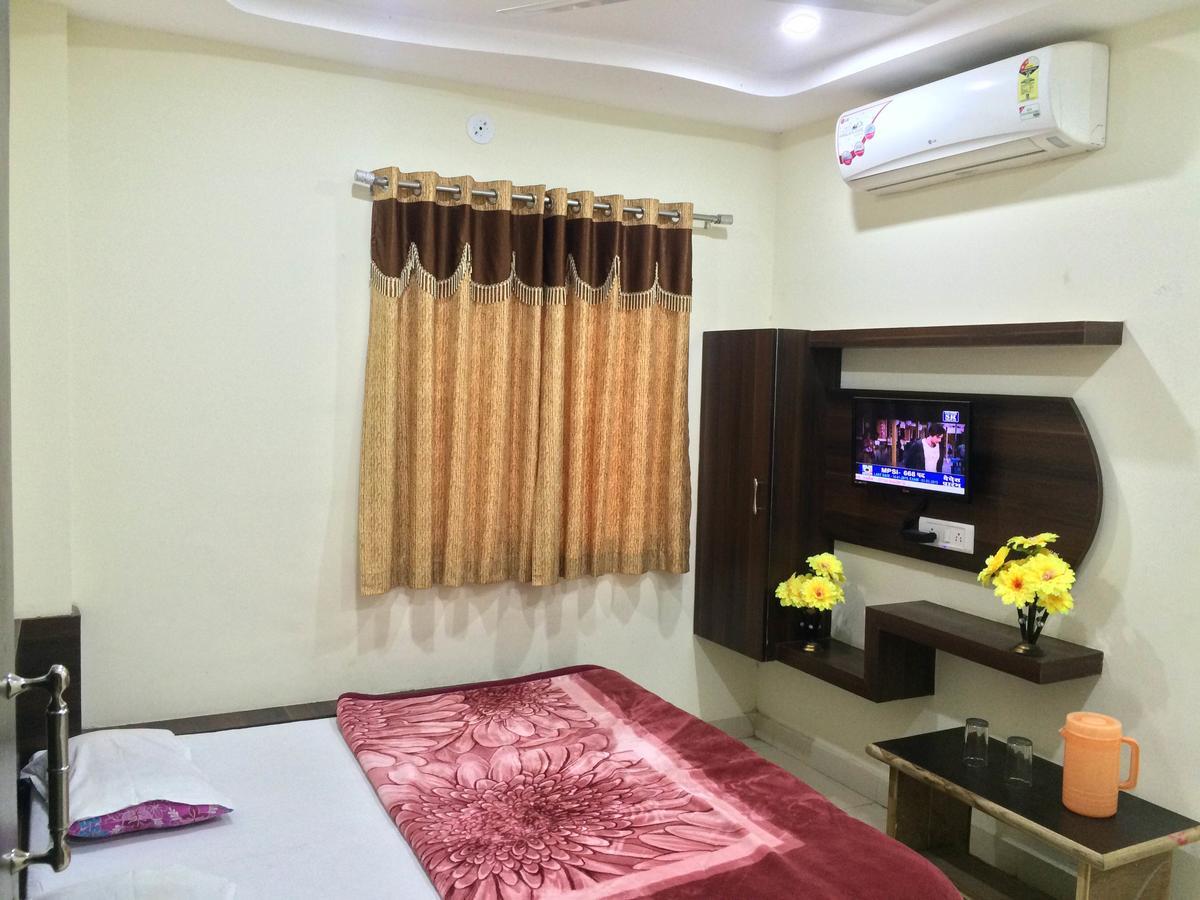 اوجاين Hotel Vrandavan Palace Near Mahakal Temple المظهر الخارجي الصورة