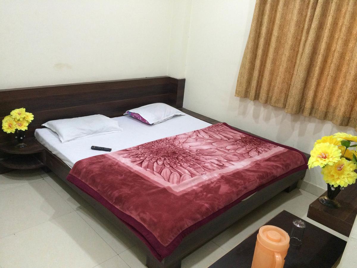 اوجاين Hotel Vrandavan Palace Near Mahakal Temple المظهر الخارجي الصورة