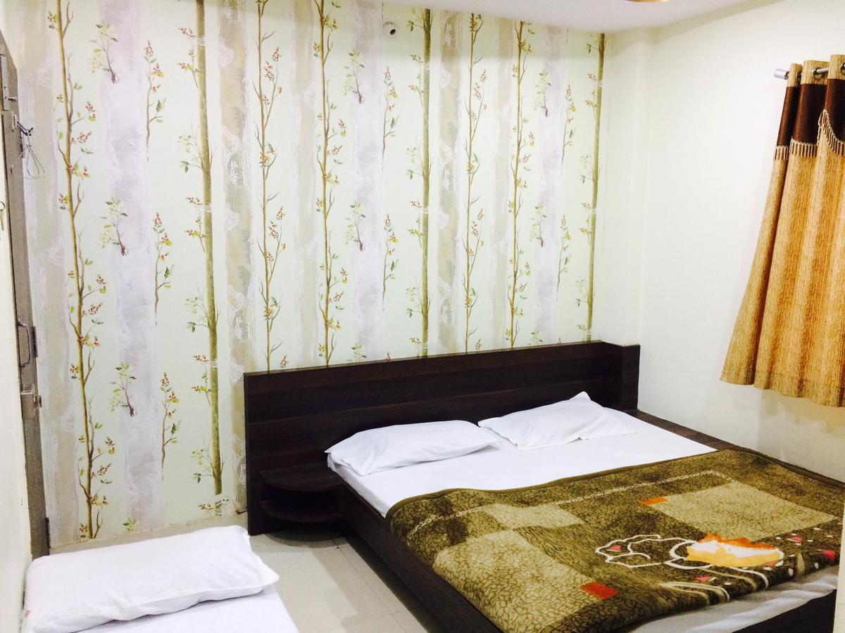 اوجاين Hotel Vrandavan Palace Near Mahakal Temple المظهر الخارجي الصورة