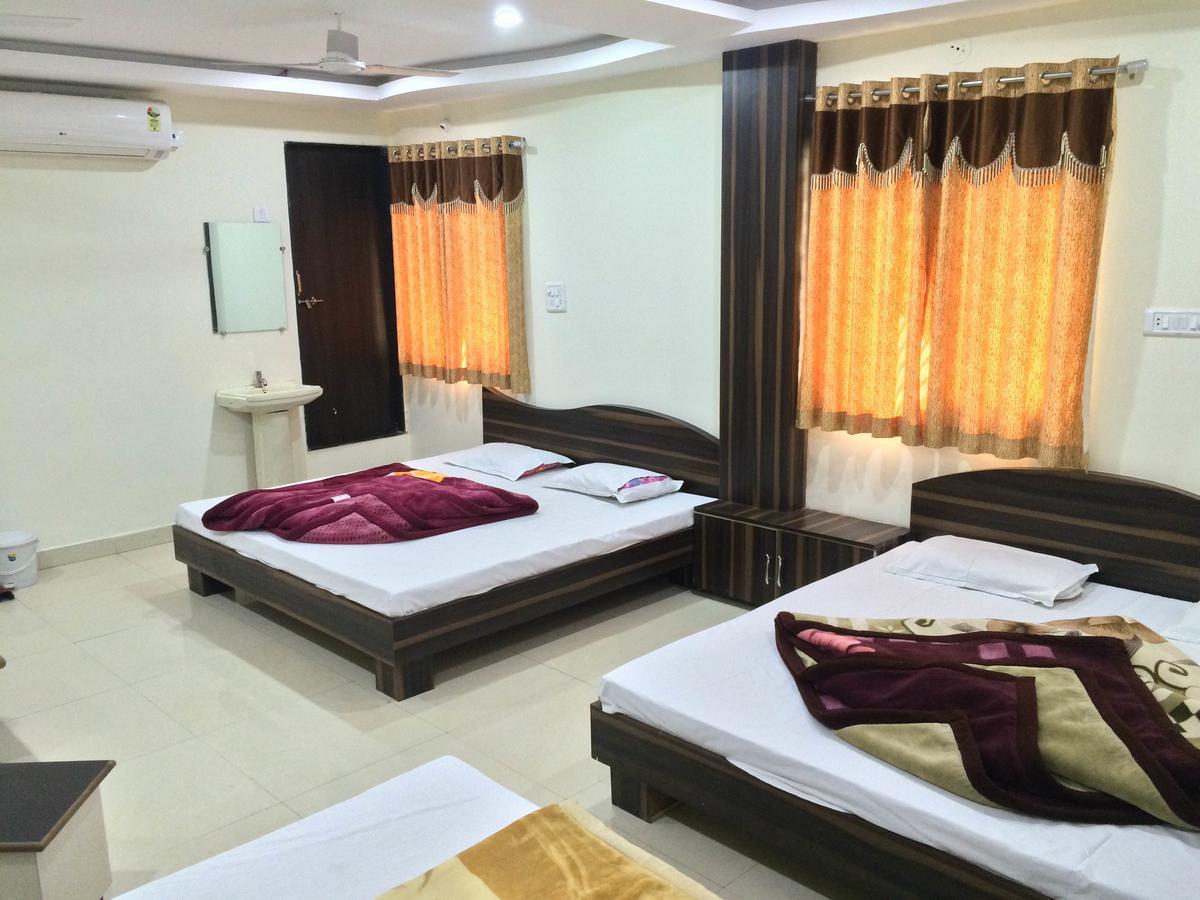اوجاين Hotel Vrandavan Palace Near Mahakal Temple المظهر الخارجي الصورة