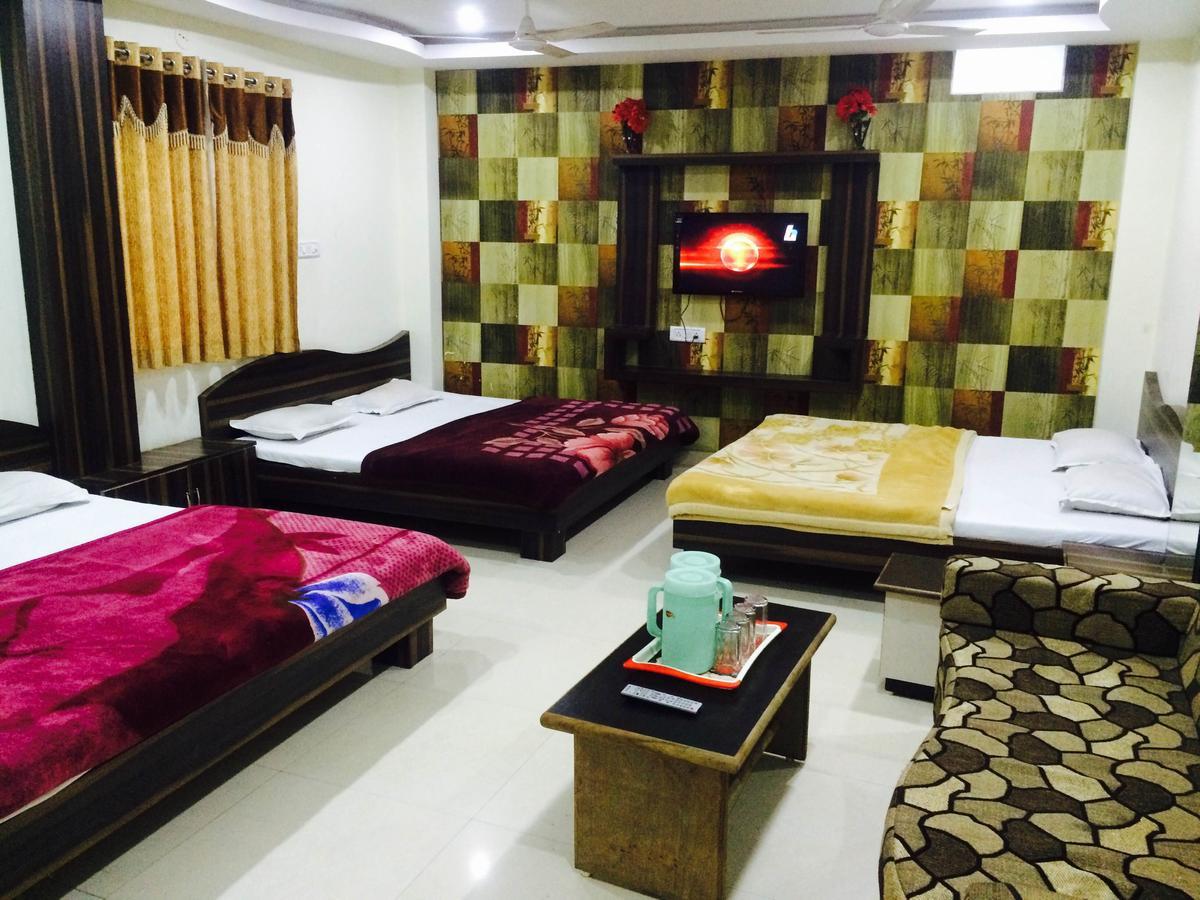 اوجاين Hotel Vrandavan Palace Near Mahakal Temple المظهر الخارجي الصورة